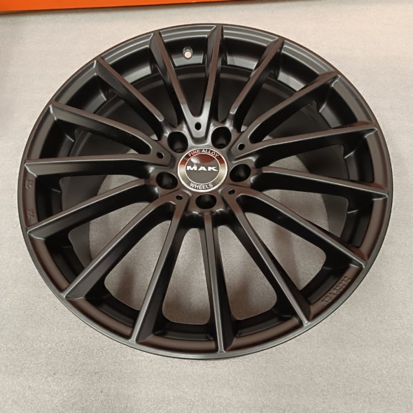 Dvourozměrné disky MAK 8Jx19'' ET38 + 9Jx19'' ET50