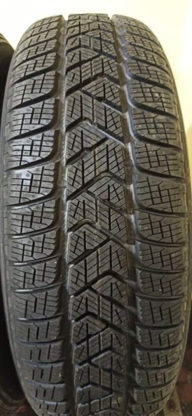 Pirelli Scorpion Winter 215/ 65 R17 99H 8mm (Použité)