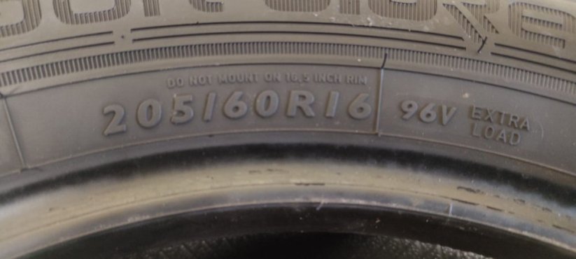 Letní pneu Dunlop 205/60/16 4,5-5mm (Použité)
