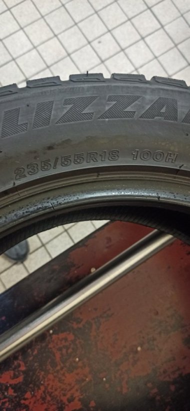 Bridgestone 235/55 R18 100H 5,5-6mm (Bazarové)