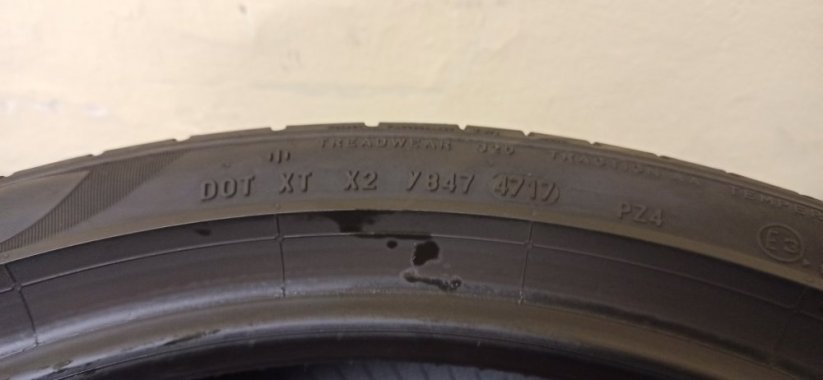 Pirelli P Zero 225/40 R19 93W 4-5mm (Bazarové)