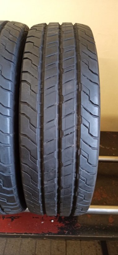 Continental 195/65 R16C 104/102T 7-8mm (Použité)