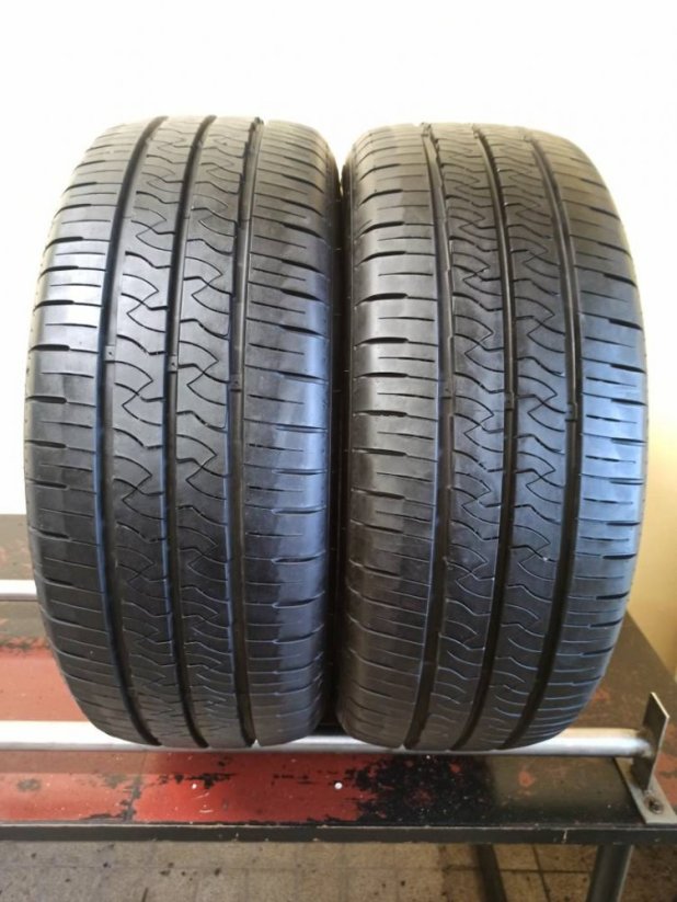 Kumho 235/55 R18 104H 7,5-8mm (Bazarové)