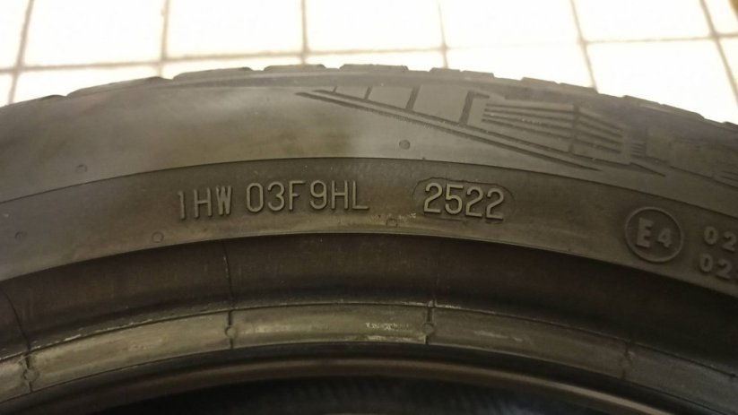 Continental 225/45 R18 + 255/40 R18 dvourozměrné (Bazarové)