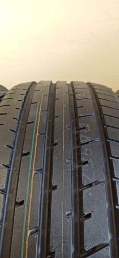 Toyo 225/55 R19 99V 7,5mm (Bazarové)