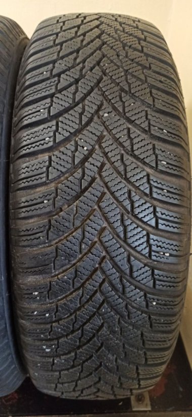 Firestone WINTERHAWK 4 215/65 R16 98H 7,5mm (Bazarové)