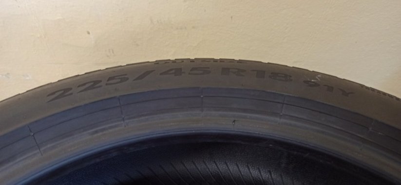 Pirelli 225/45 R18 91Y 4mm (Bazarové)