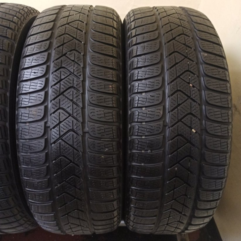 Pirelli Winter Sottozero 15/60 R16 95H 5 - 5,5 mm (Bazarové)
