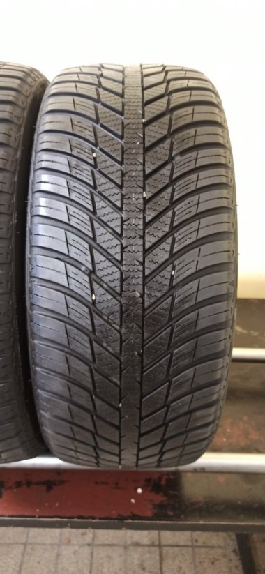 Nexen N blue 4Season 225/45 R17 94V 6,5 mm (Bazarové)