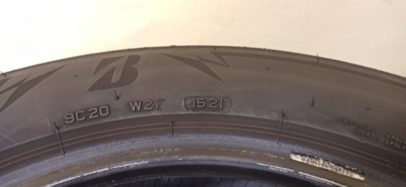 Bridgestone Blizzak 205/60 R16 92H 4,5 - 5 mm (Bazarové)