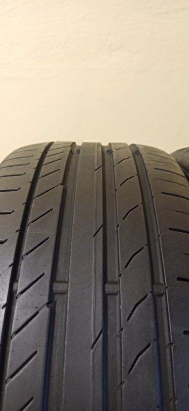 Continental 235/50 R18 101W 4,5-5mm (Bazarové)