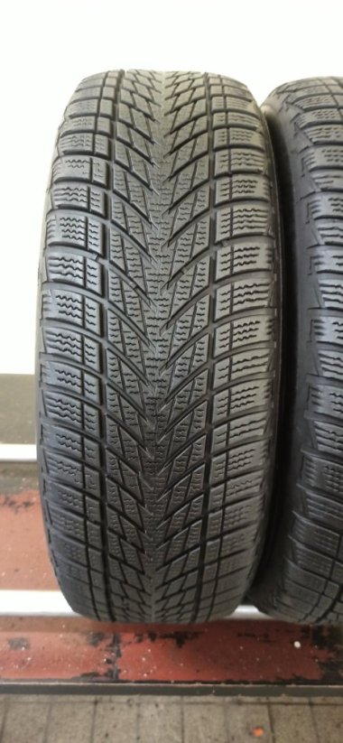 Goodyear UltraGrip 205/60 R16 92H 4,5 - 5 mm (Bazarové)