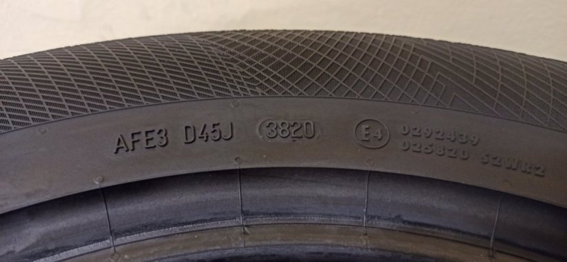 Continental Winter Contact 215/65 R17 6,5 - 7,5 mm (Použité)