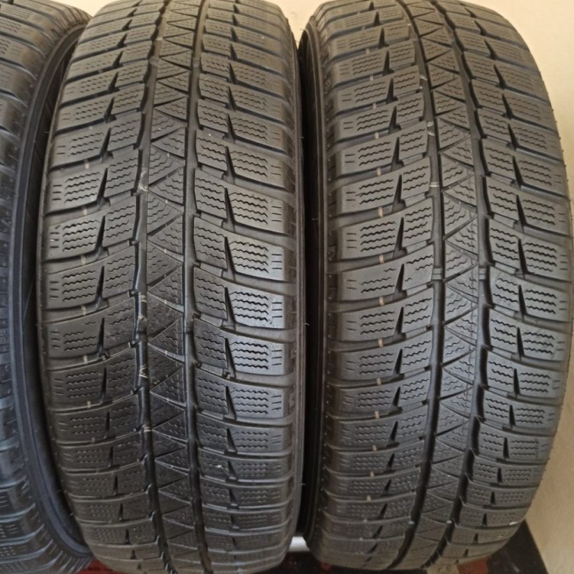 Falken HS 499 Eurowinter 185/60 R15 88T 5,5 mm (Použité)