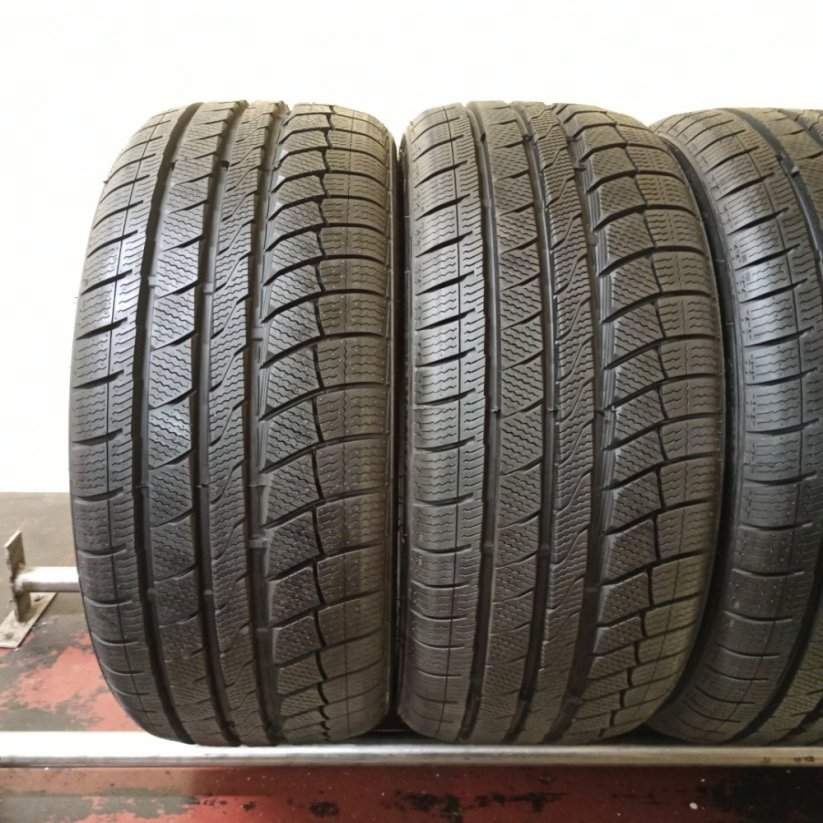 Davanti Wintoura + XL 225/40 R18 92V 8,5 mm (Použité)