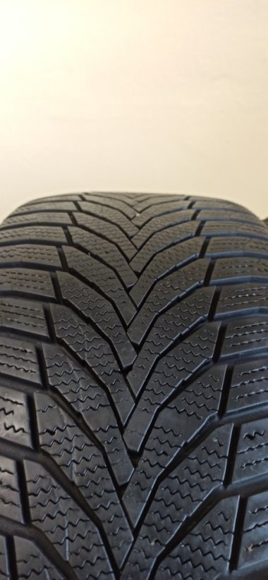 Nexen 235/45 R19 99V 6mm (Bazarové)