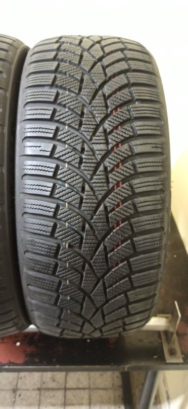 Toyo Observe S944 215/40 R18 89V 7 mm (Použité)