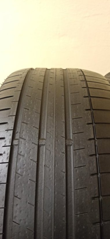Falken 255/50 R19 107Y 1x4-5mm 1x3-4mm (Bazarové)