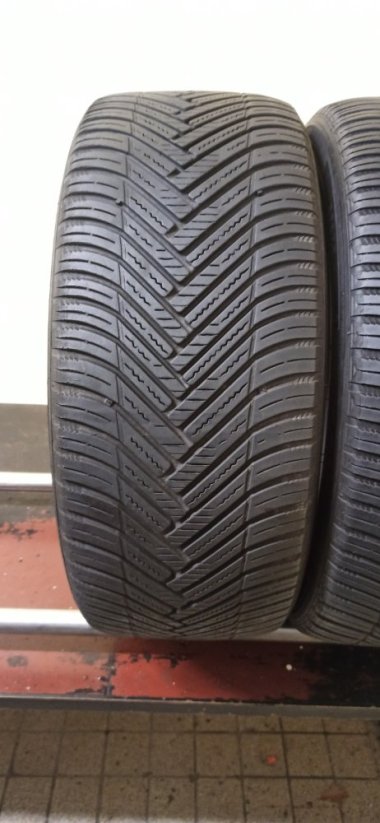 Hankook Kinergy 4S2 235/45 R18 98Y 4 - 5 mm (Použité)