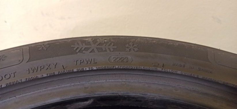 Davanti Wintoura+ XL 235/45 R18 98V 7,5 - 8,5 mm (Použité)