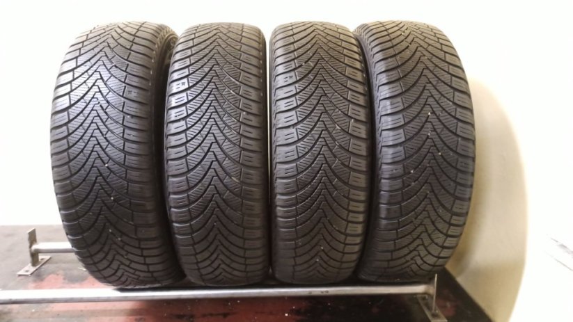 Kumho Solus 4S HA32 SUV 205/55 R19 97V 5 - 5,5 mm (Bazarové)