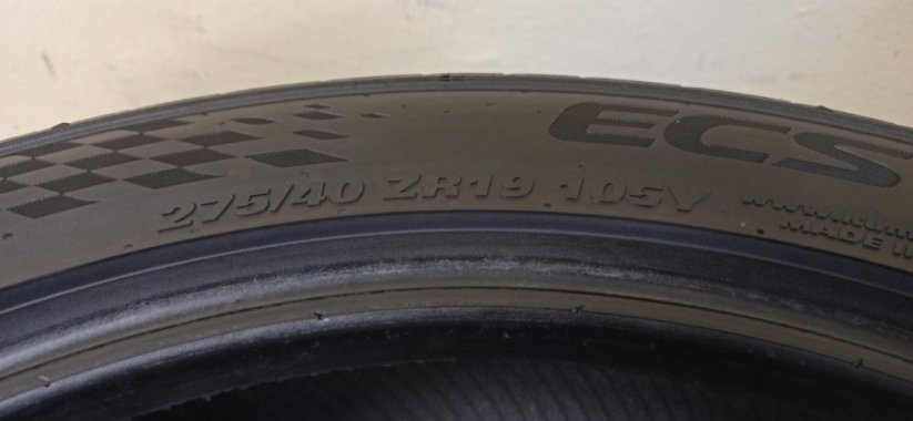 Kumho 275/40 R19 105Y 4-5mm (Použité)