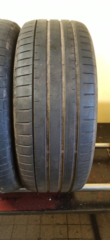 Falken Azenis 235/55 R17 103W 4,5mm (Použité)