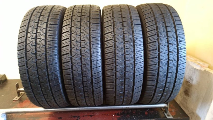 Continental 4Season 235/65/16C 115/113R 7-8mm (Použité)