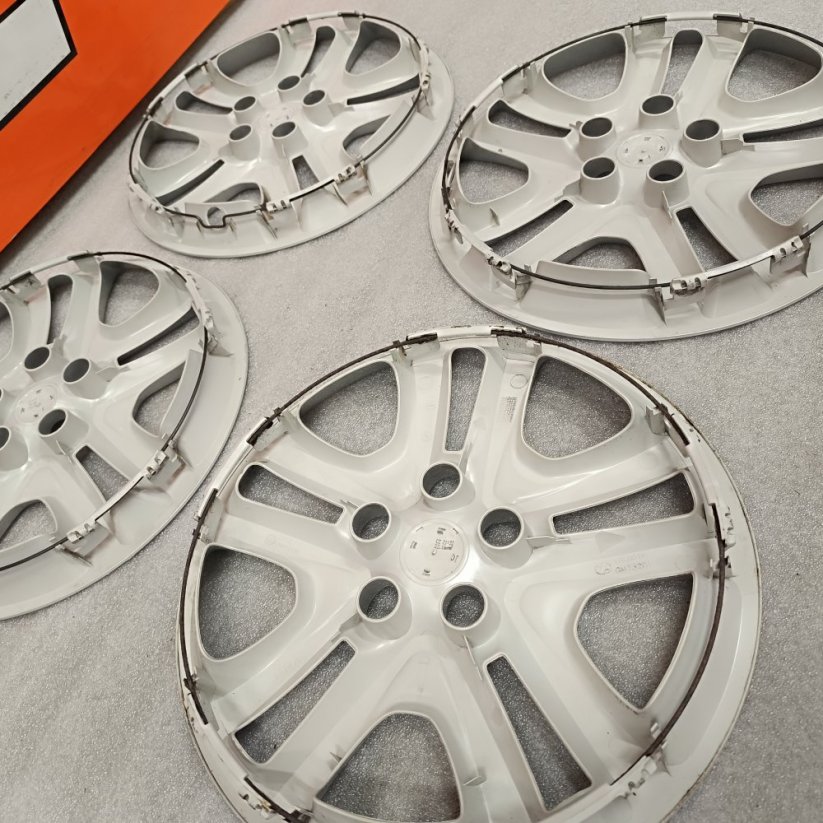 Poklice Opel Astra 16" (použité)