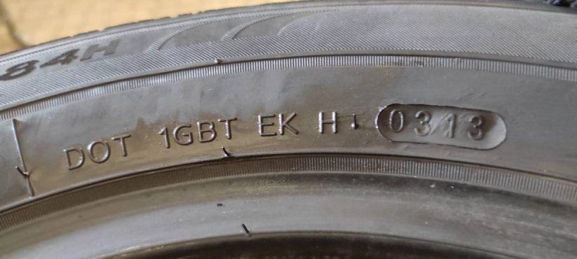 Letní pneu Hankook 185/60/15 5-6mm (Použité)