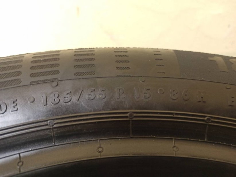 Continental 185/55 R15 86H 6,5mm (Bazarové)