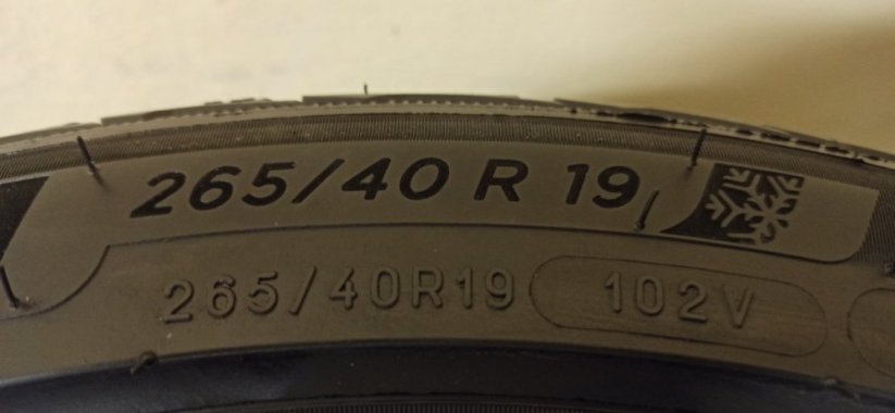 Dvourozměrné Michelin Alpin 265/40 R19+ 285/40 R19 (Bazarové)