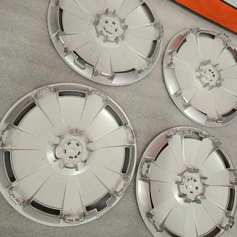 Poklice Audi A3, A4 16" (použité)