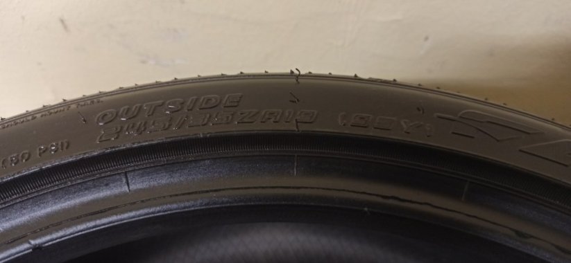 Falken 245/35 R19 93Y 5,5-6mm (Bazarové)