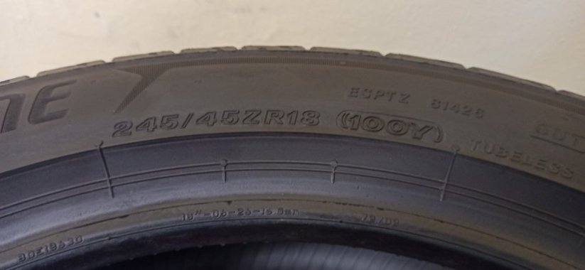 Bridgestone Potenza 245/45 R18 100Y 4,5mm (Použité)