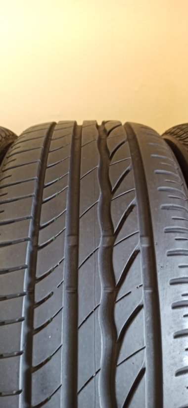 Bridgestone 215/45 R16 86H 6,5mm (Bazarové)