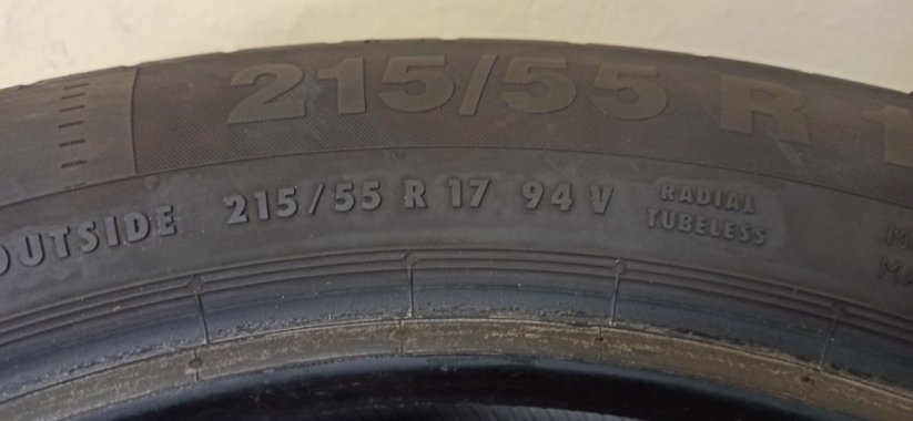 Continental 215/55 R17 94V 4,5mm (Bazarové)