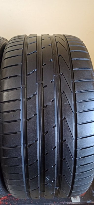 Hankook 265/35 R19 98Y 5mm (Bazarové)