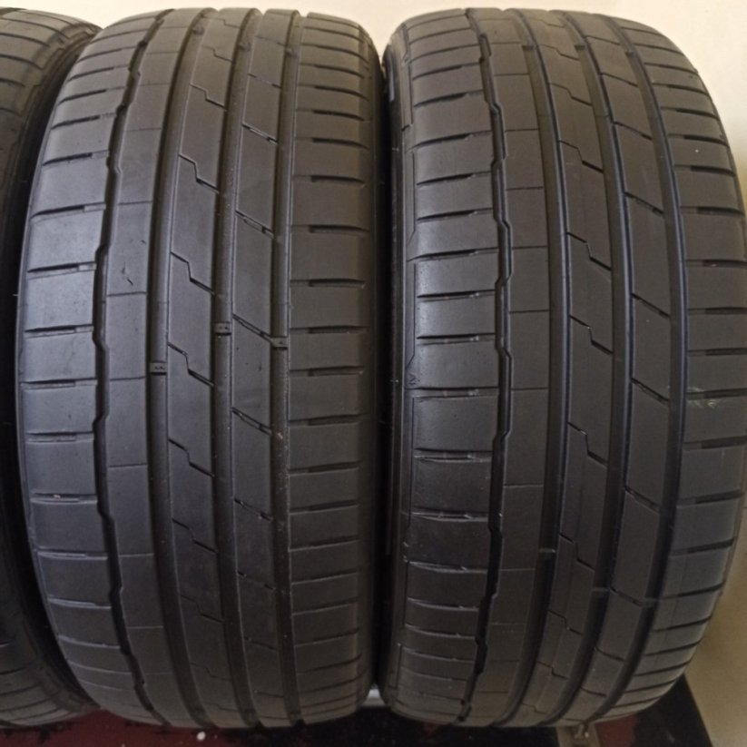 Hankook Ventus S1 evo 3 205/45 R17 88W 3,5-4,5 mm (Použité)