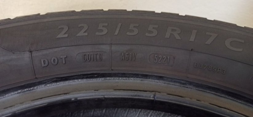 Dunlop 225/55 R17C 109/107H 4,5-5mm (Bazarové)