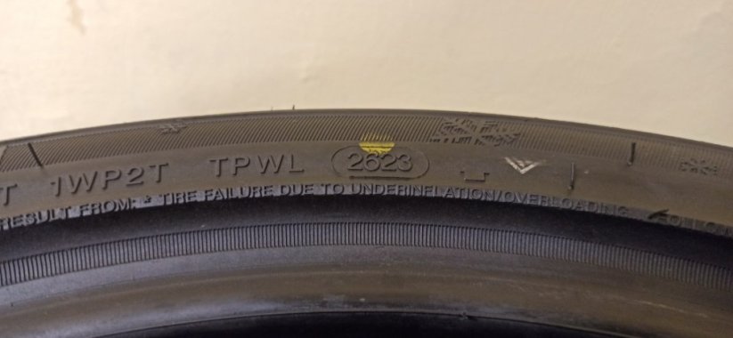 Davanti Wintoura+ XL 275/35 R20 102W 8,5 mm (Bazarové)