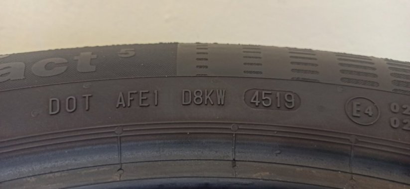 Continental 205/55 R17 95V 6-6,5 mm (Bazarové)