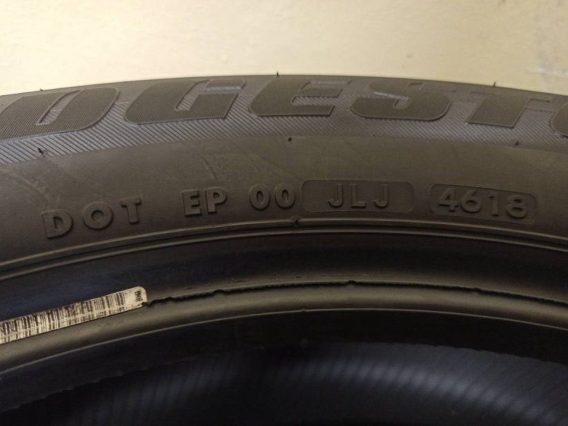 BRIDGESTONE 225/55 R18 98V 7-7,5mm (Použité)