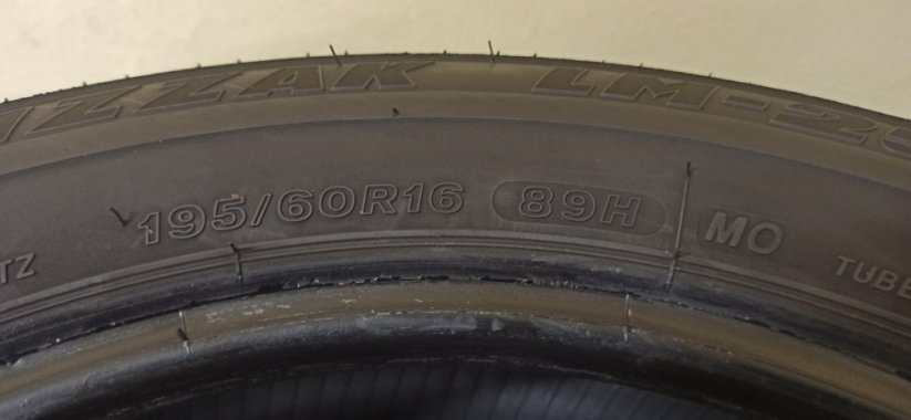 Bridgestone Blizzak 195/60 R16 89H 5,5 – 6 mm (Bazarové)