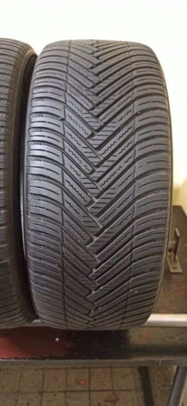 Hankook Kinergy 4S2 235/45 R18 98Y 4 - 5 mm (Použité)