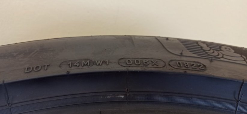 Michelin Pilot Sport 4 S 325/35 R22 114Y 3 - 4 mm (Bazarové)