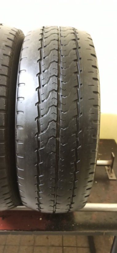 Dunlop Econo drive 235/65 R16C 115/113R 4,5-5,5mm (Použité)