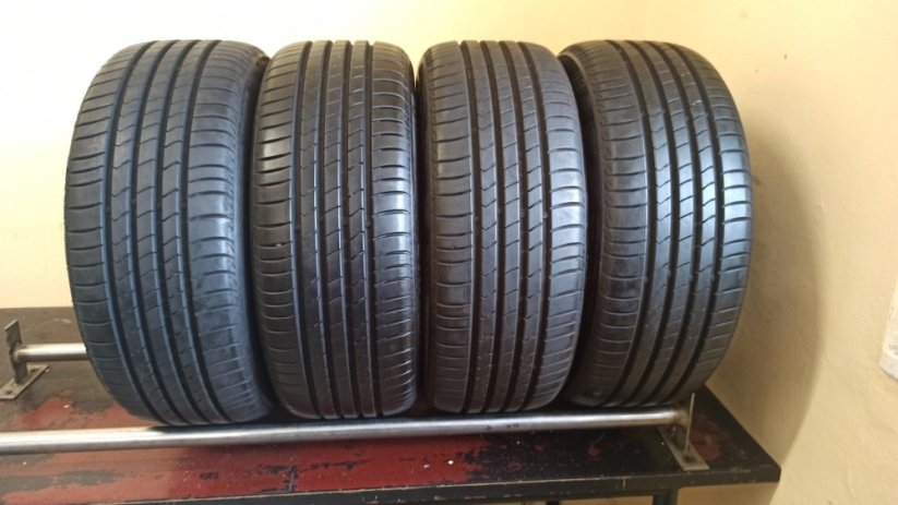 KUMHO Ecsta HS51 , 215/45 R16 7mm (Použité)