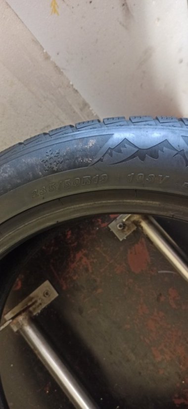 Goodride 235/50 R19 103V 5,5-6mm (Bazarové)