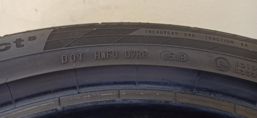 Continental 235/45 R18 94V 4-4,5mm (Bazarové)
